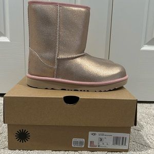 Brand new w box size 3 girl pink classic II metallic glitter Uggs sold out